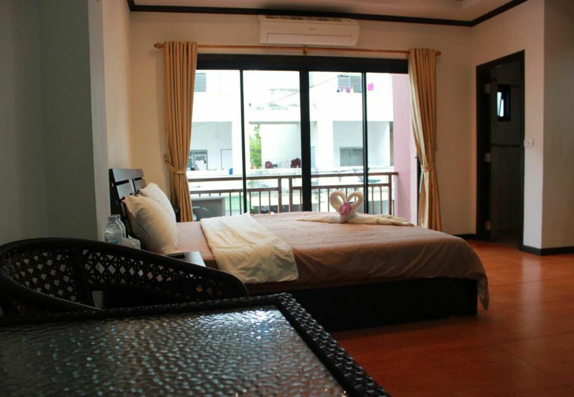 K&J Apartment Ban Nong Tabaek Eksteriør billede